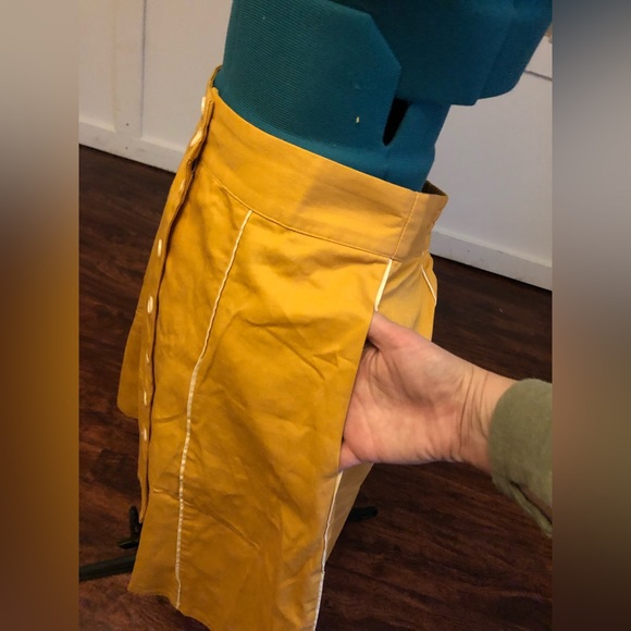 Mustard Yellow ModCloth A-Line Button Down Skirt with Pockets, M - Picture 4 of 6